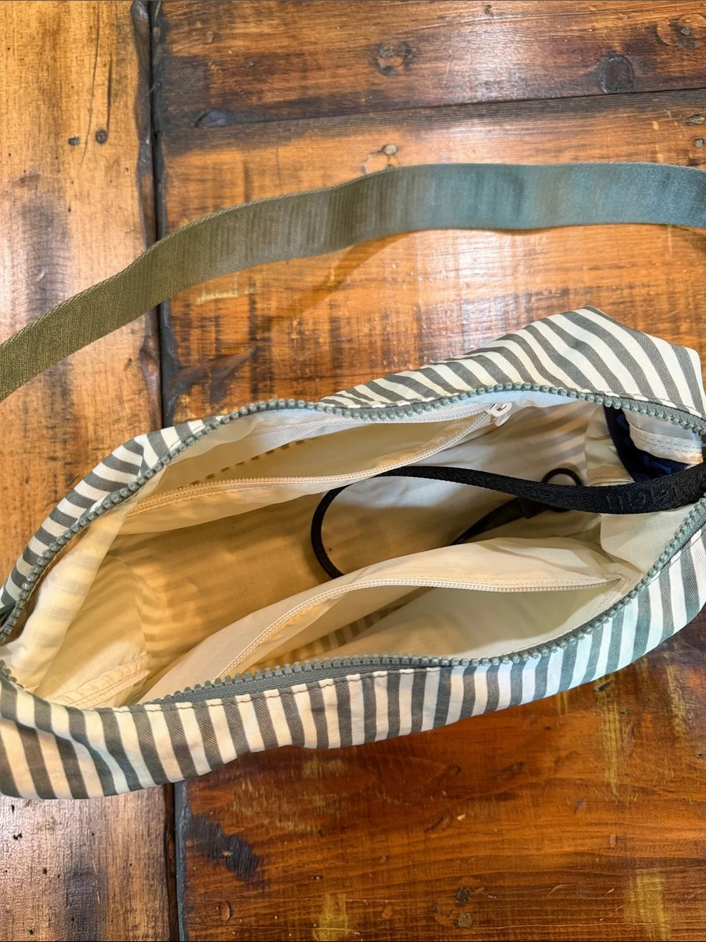 BAGGU Medium Nylon Striped Crescent Bag